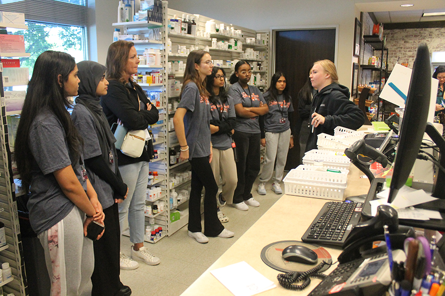 Students visit pharmacy on Manufacturing Day