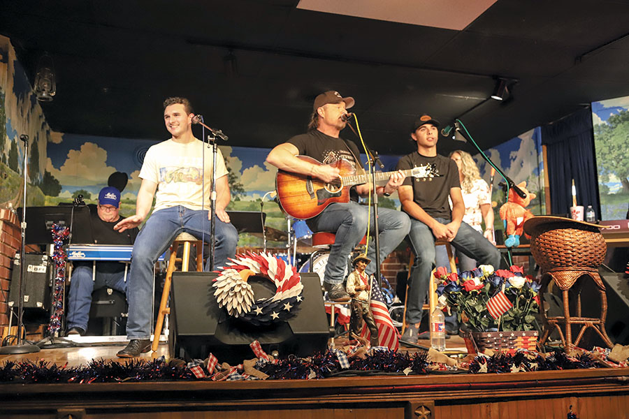 Branson headliner performs at Wylie Opry